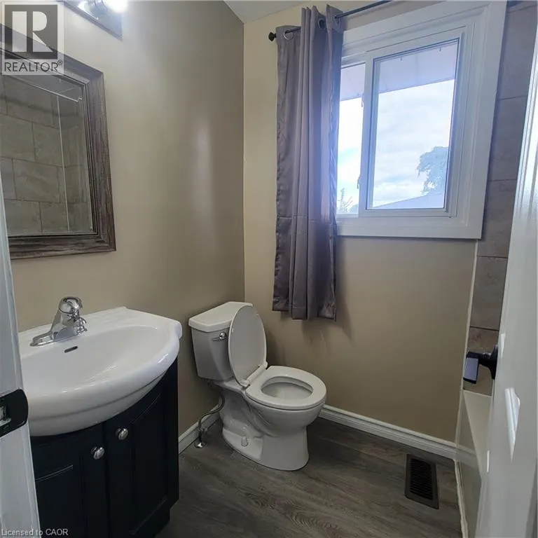 809 WALTER Street Unit# B, #B
