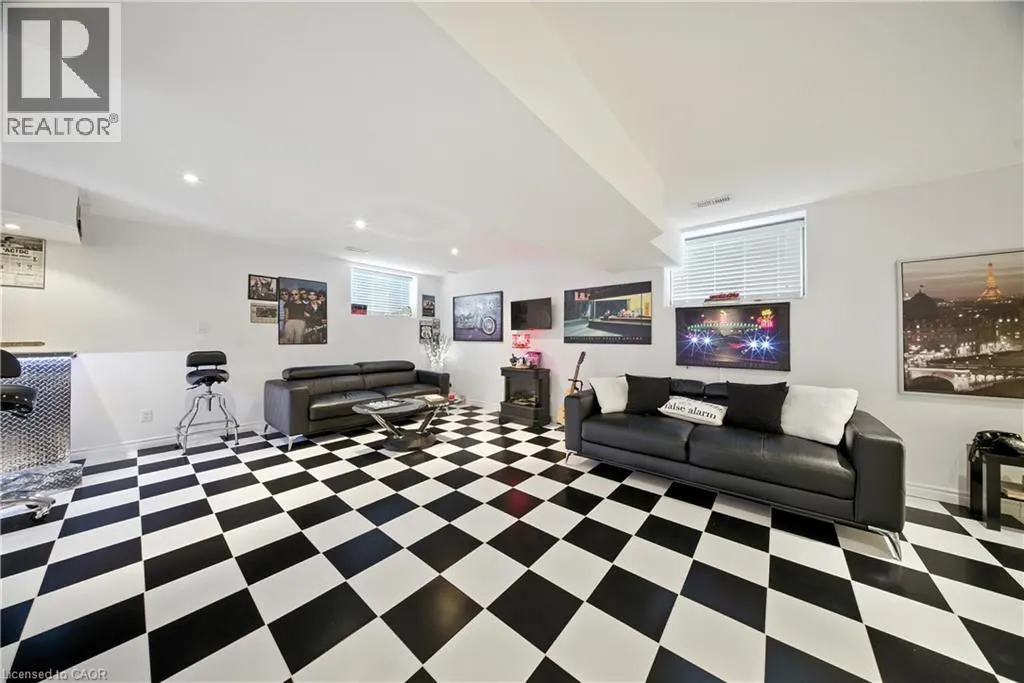 257 DONLY Drive S