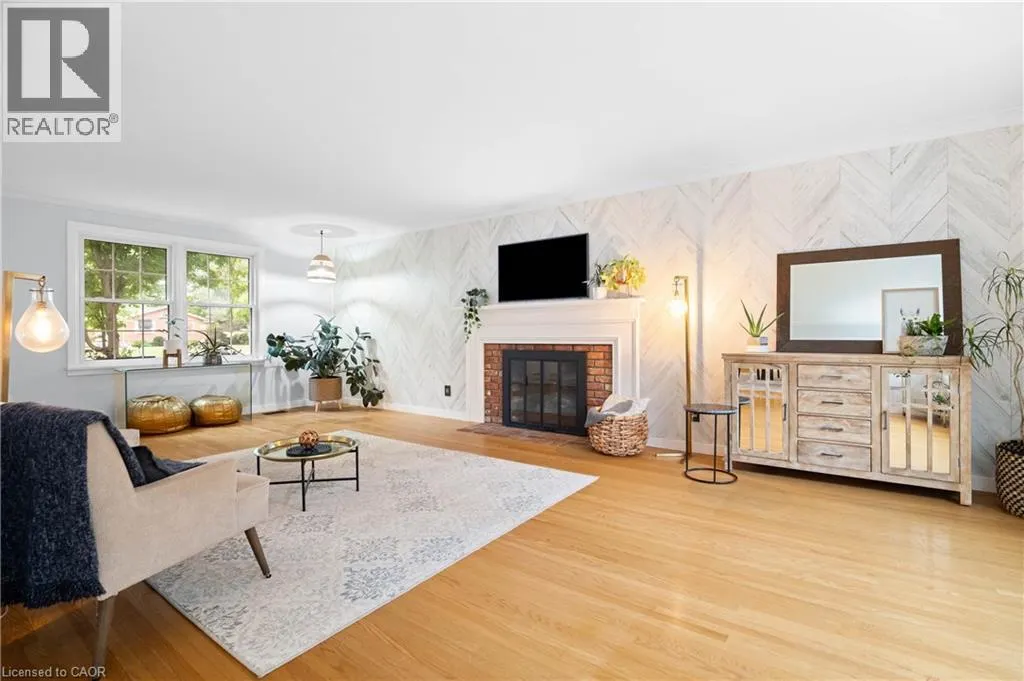 296 EDGEHILL Drive