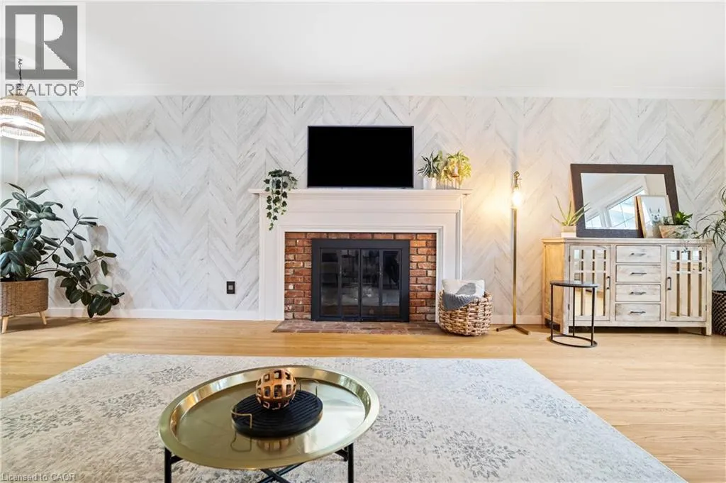 296 EDGEHILL Drive