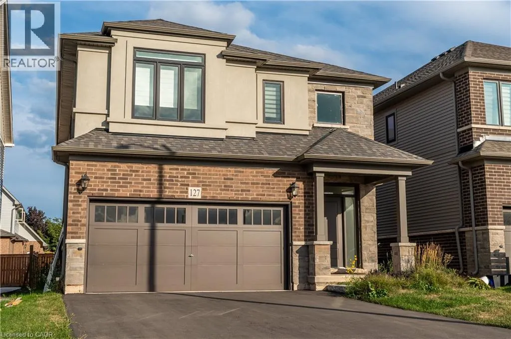 127 STARFIRE Crescent