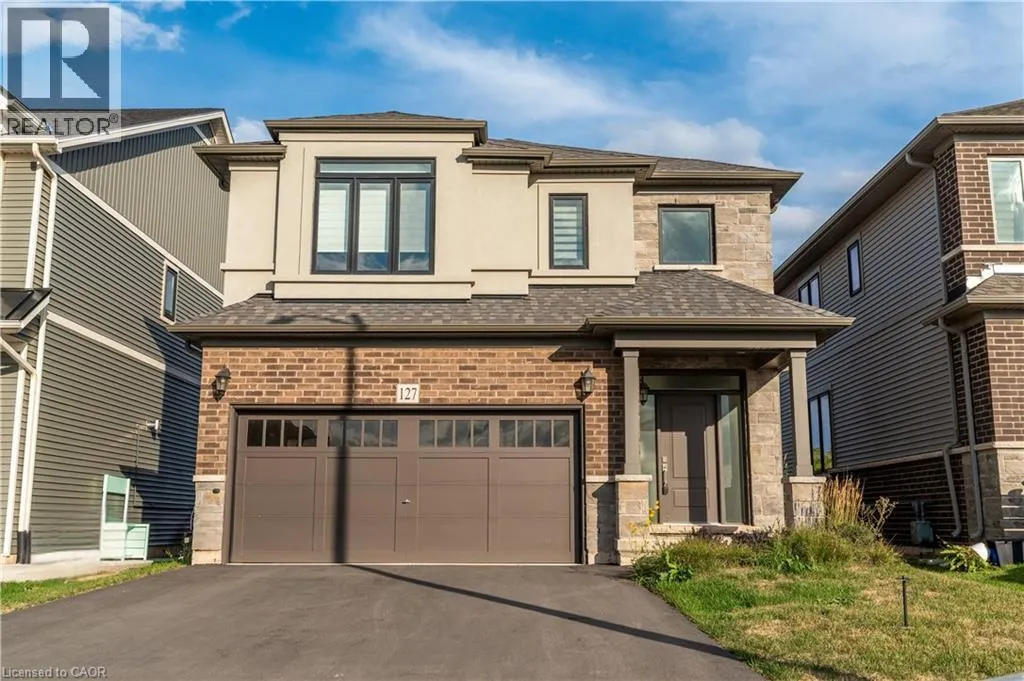 127 STARFIRE Crescent