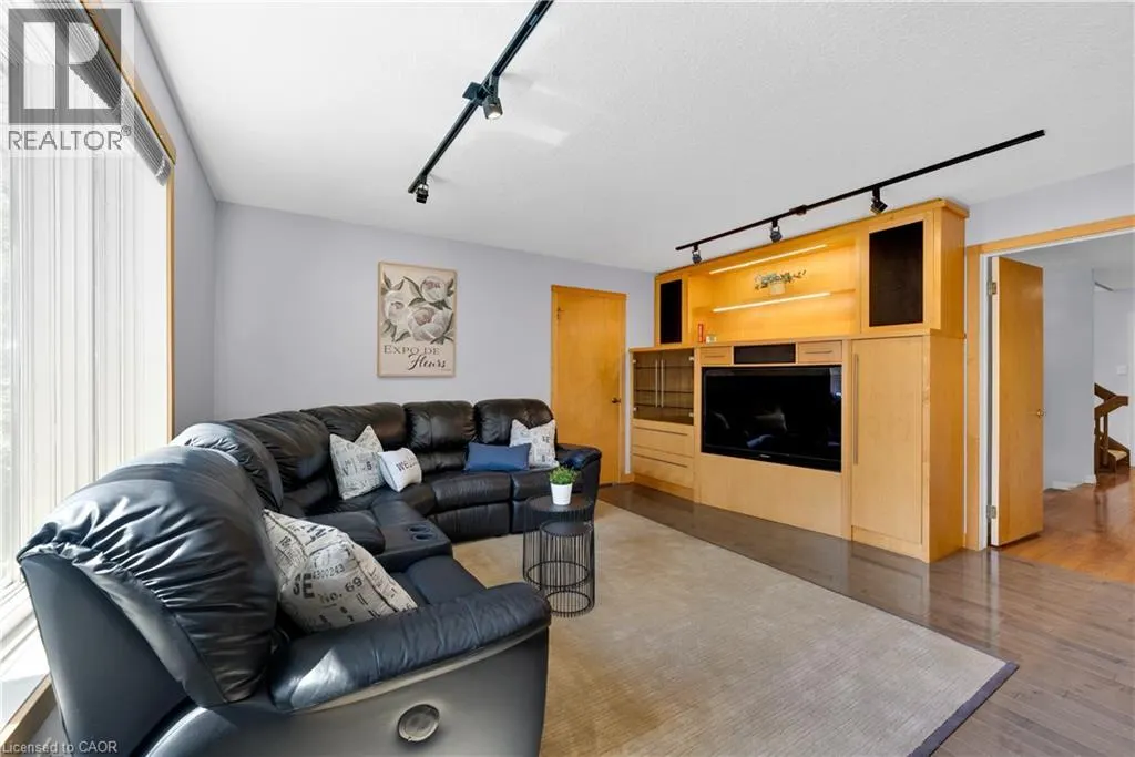 33 WALNUT Drive