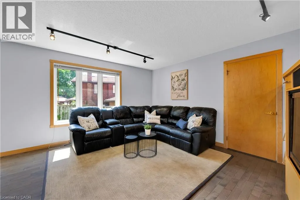 33 WALNUT Drive