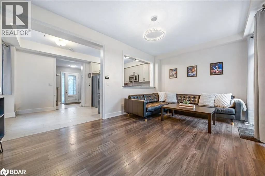 105 COLLIER Crescent