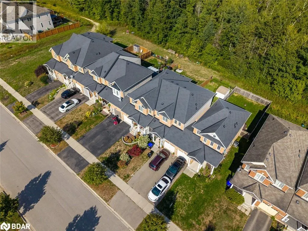 105 COLLIER Crescent