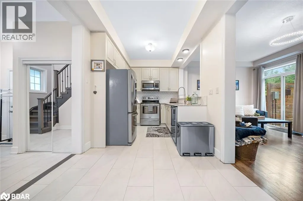 105 COLLIER Crescent