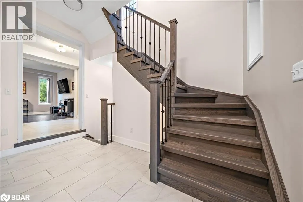 105 COLLIER Crescent