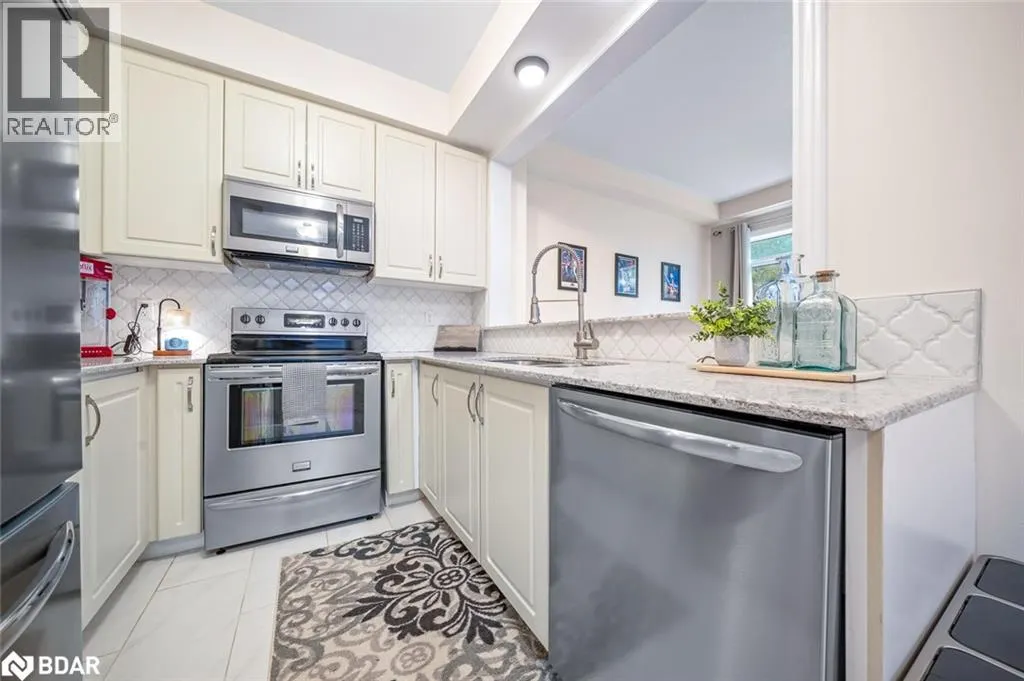 105 COLLIER Crescent
