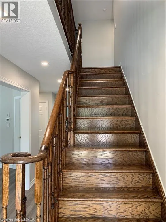 7 HOLLINRAKE Avenue