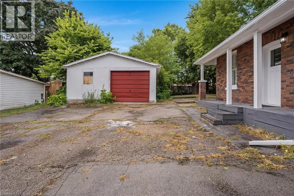 32 NIAGARA Street