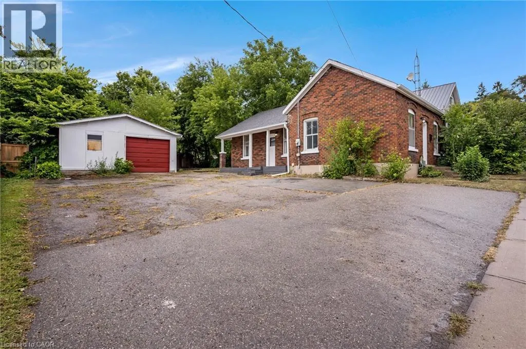 32 NIAGARA Street