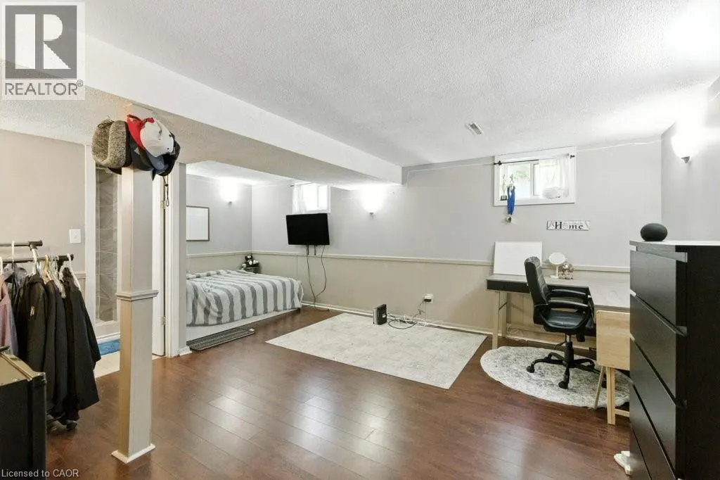 19 LAMPMAN Crescent