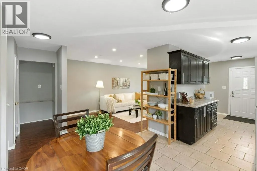 19 LAMPMAN Crescent