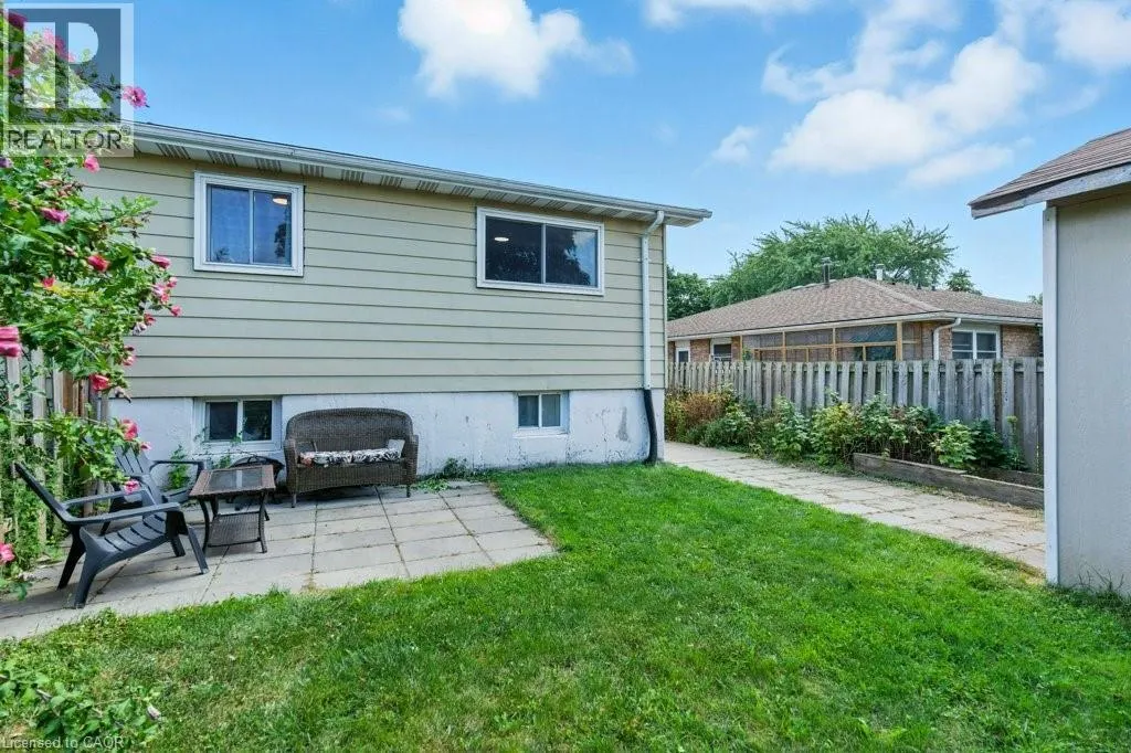 19 LAMPMAN Crescent