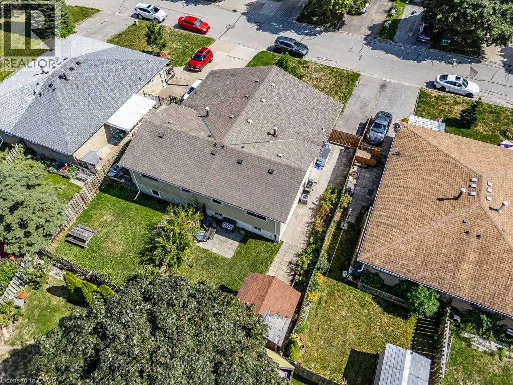 19 LAMPMAN Crescent