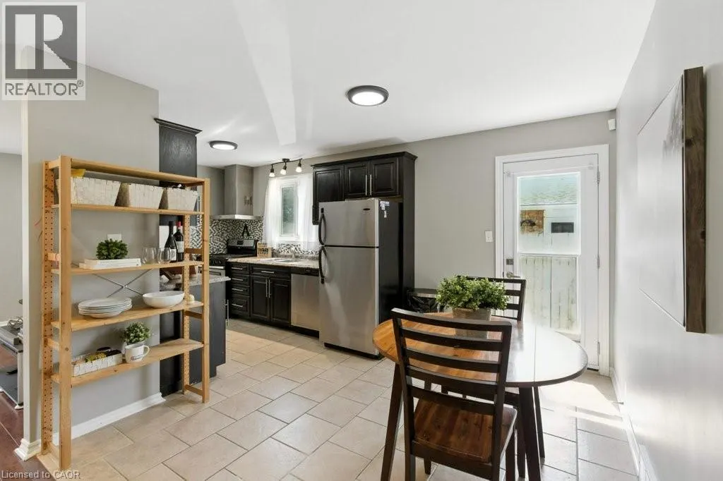19 LAMPMAN Crescent