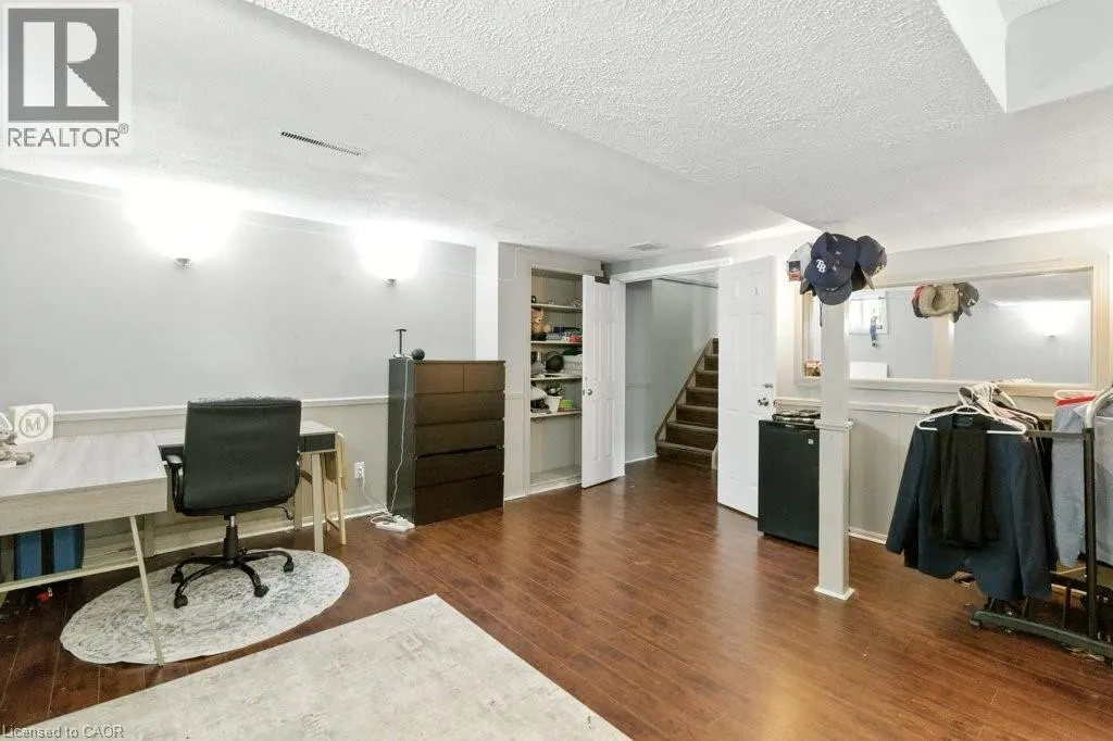 19 LAMPMAN Crescent