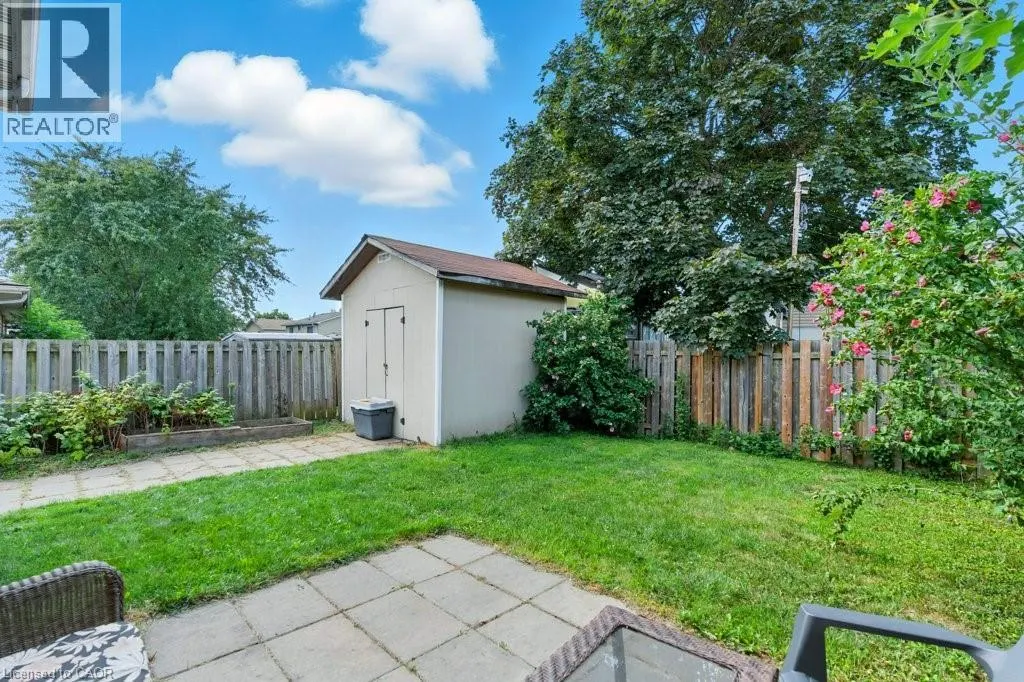 19 LAMPMAN Crescent