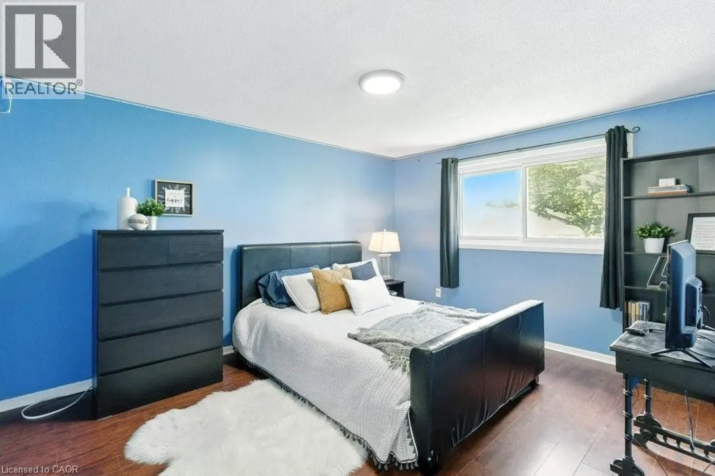 19 LAMPMAN Crescent