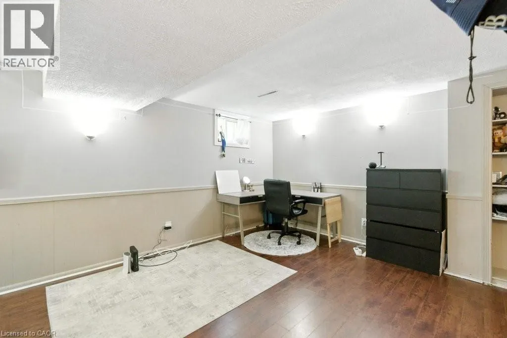 19 LAMPMAN Crescent