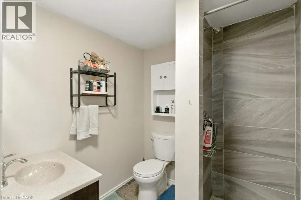 19 LAMPMAN Crescent