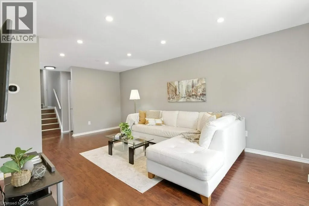 19 LAMPMAN Crescent