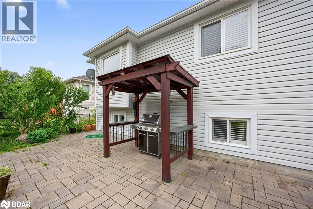 11 NORTHWOOD Drive