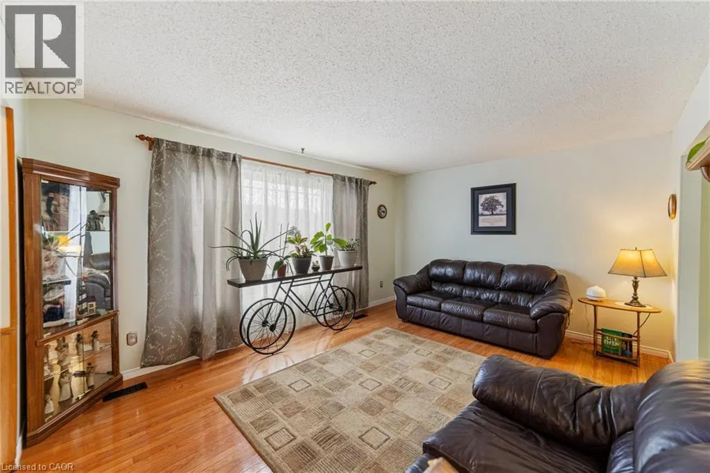 47 LEAWAY Avenue