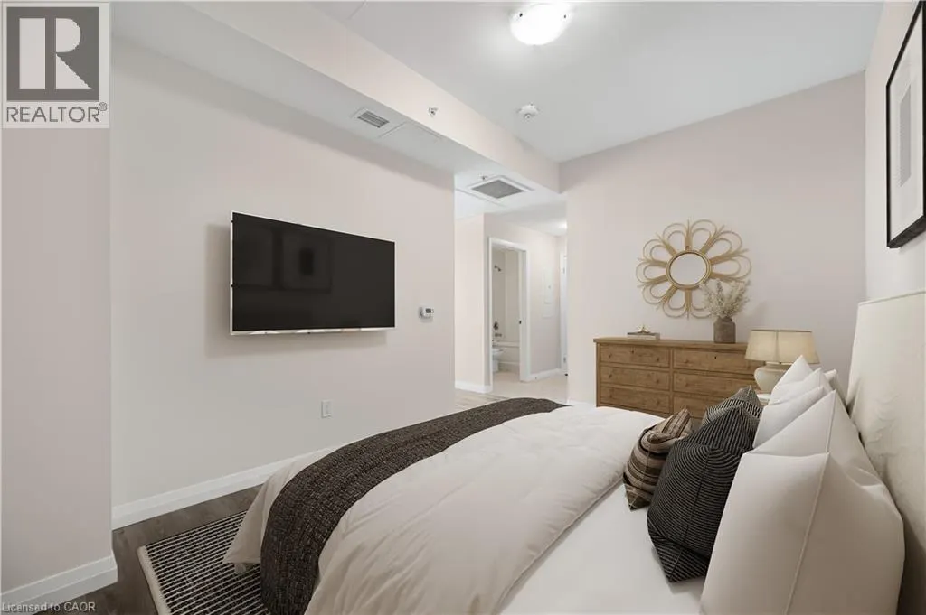 60 CHARLES Street W Unit# 2407, #2407