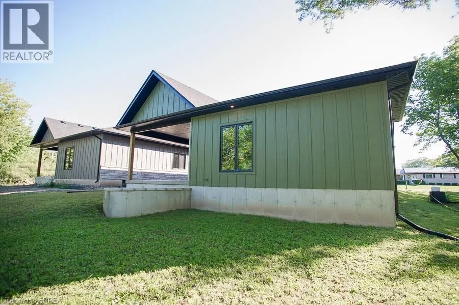 5 SCOTT Drive
