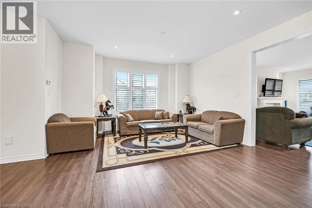 3 ALDGATE Avenue