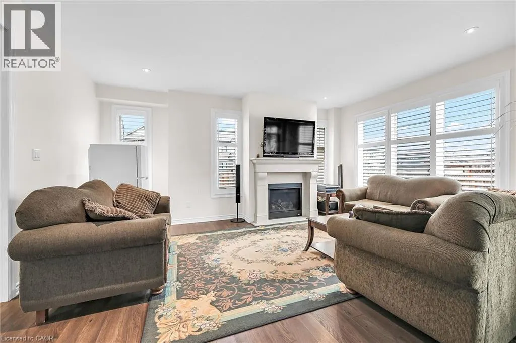 3 ALDGATE Avenue