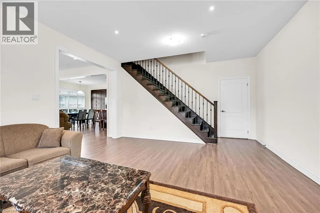 3 ALDGATE Avenue