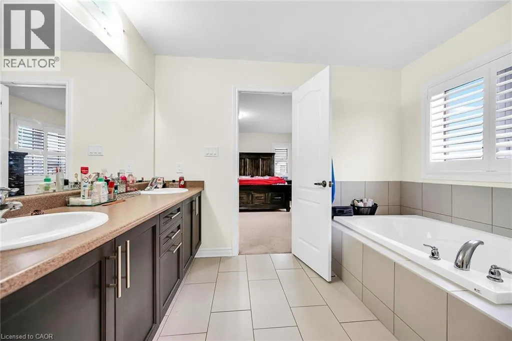 3 ALDGATE Avenue