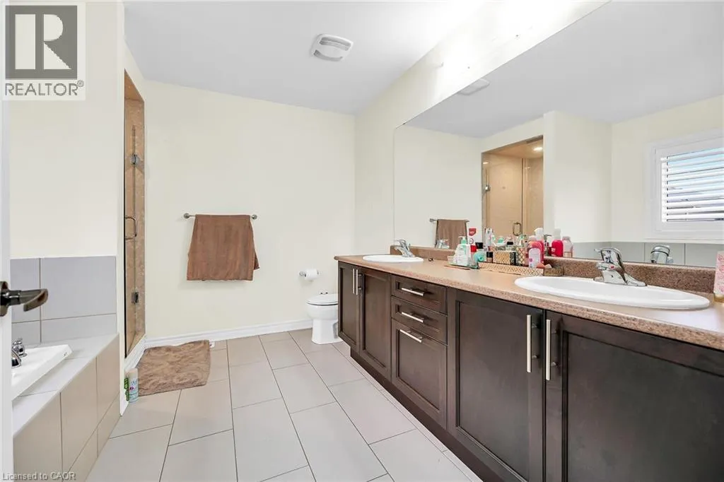 3 ALDGATE Avenue
