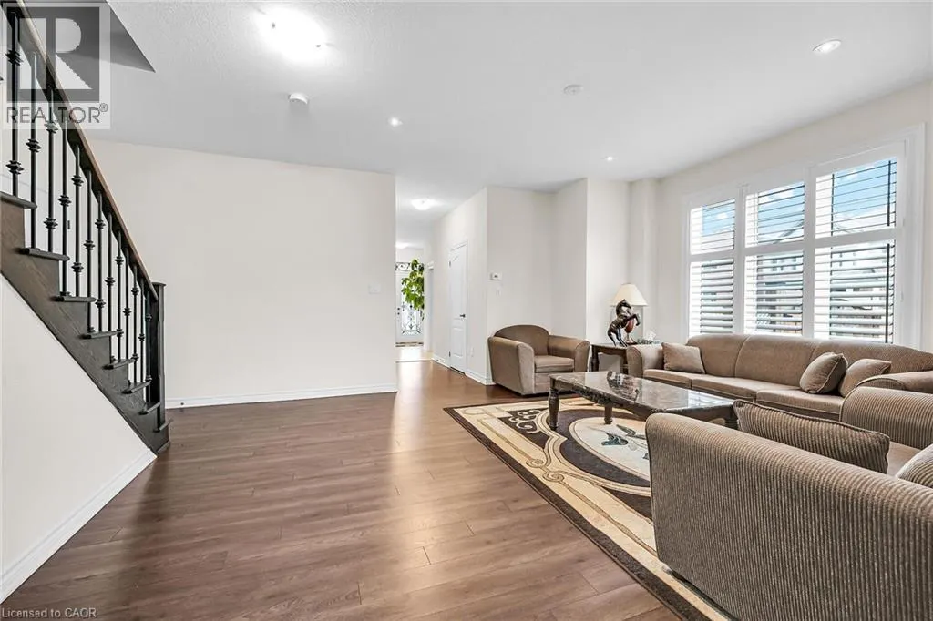 3 ALDGATE Avenue