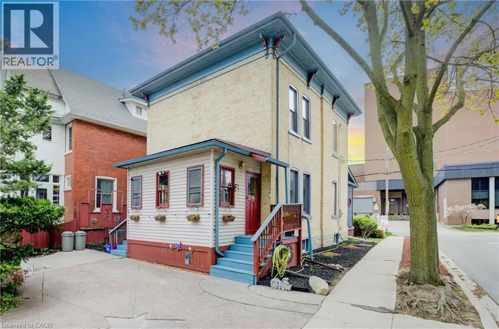 32 ELLEN Street E