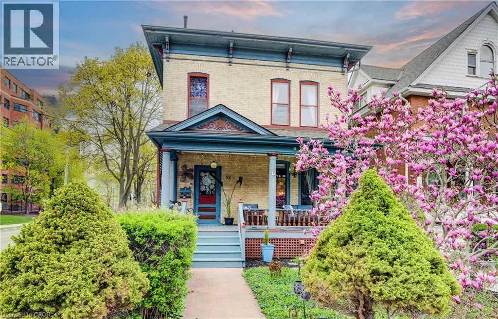 32 ELLEN Street E