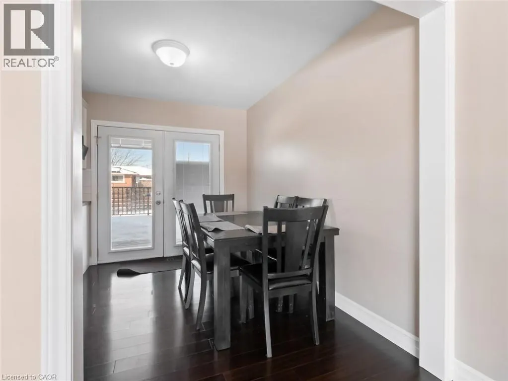 24 GLADYS Avenue