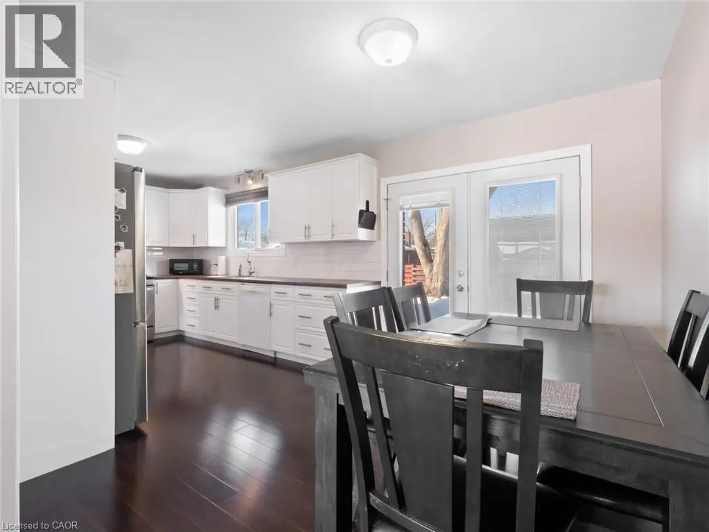 24 GLADYS Avenue