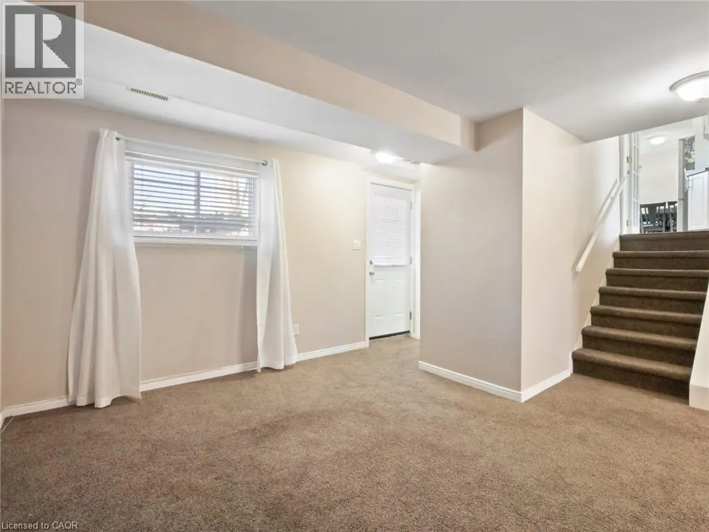 24 GLADYS Avenue