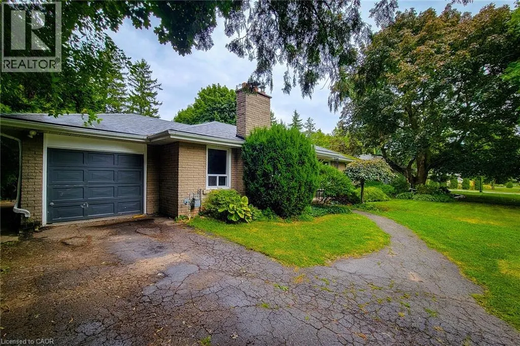 371 ROBINA Road