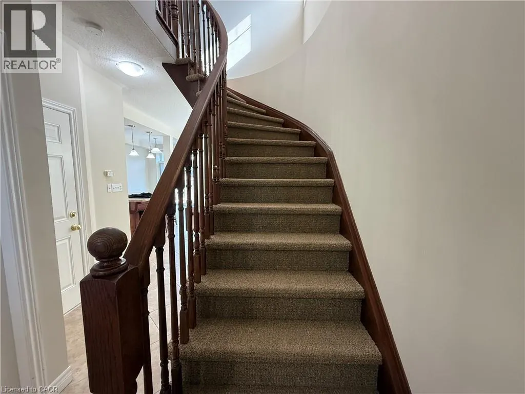 92 MARINA POINT Crescent