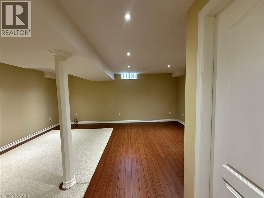92 MARINA POINT Crescent