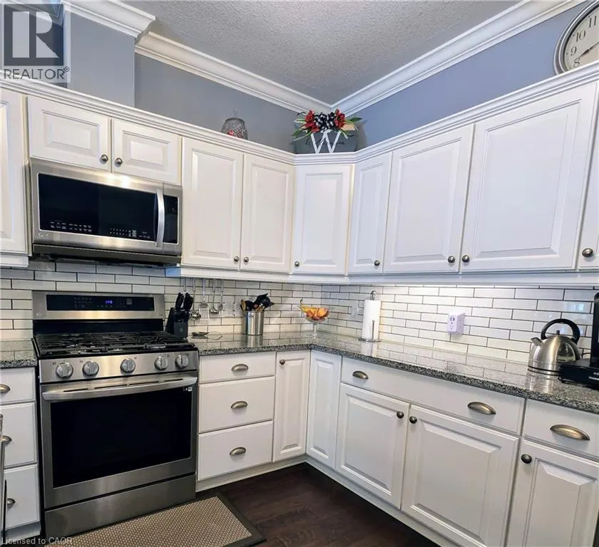 20 ISHERWOOD Avenue Unit# 116, #116