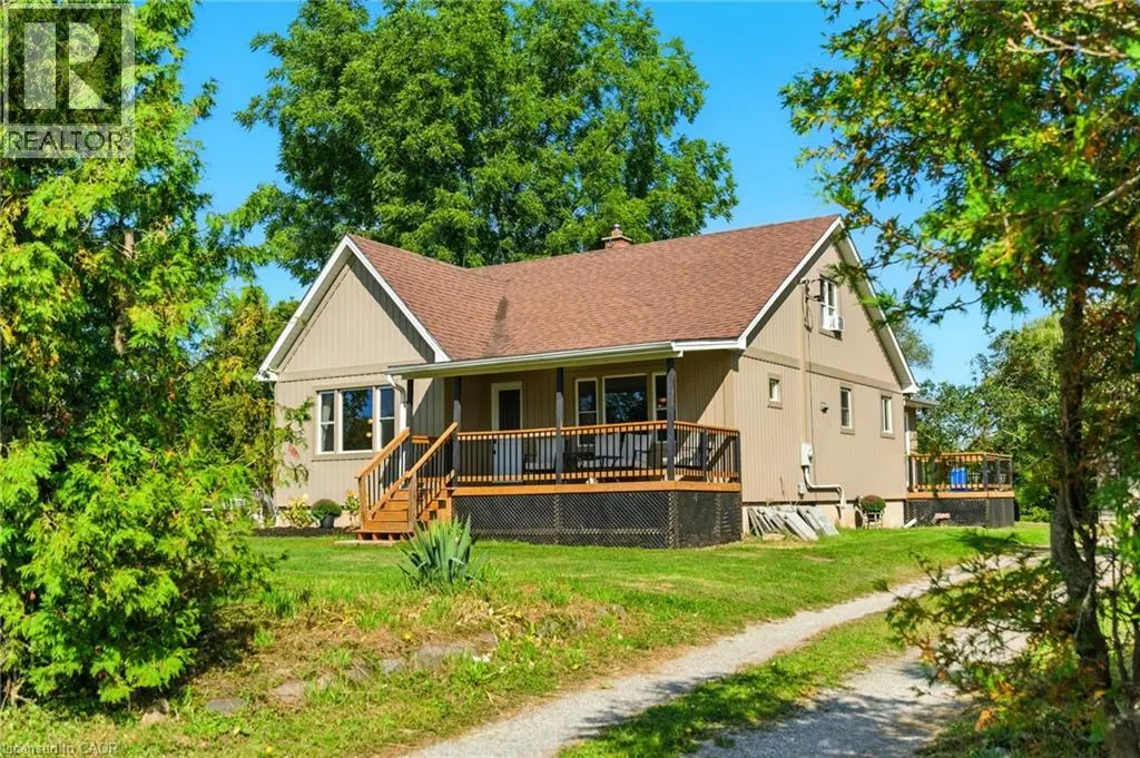 897 THOMPSON Road E