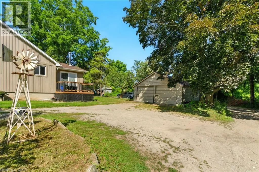 897 THOMPSON Road E