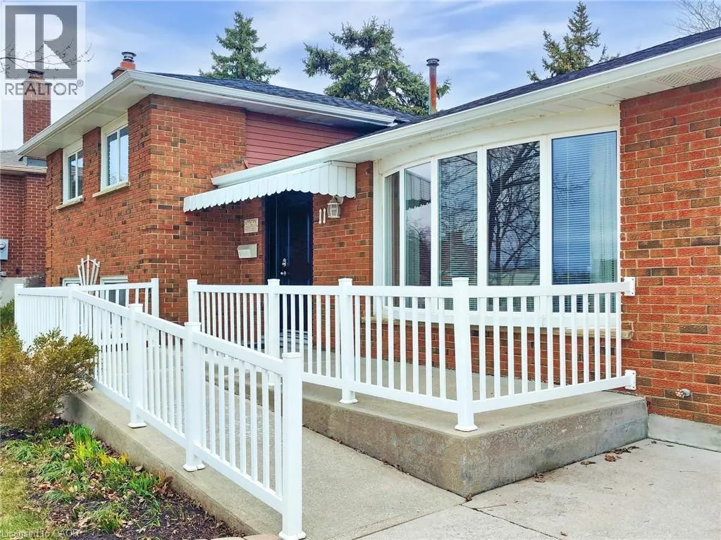 11 MEADOWLAND Gate