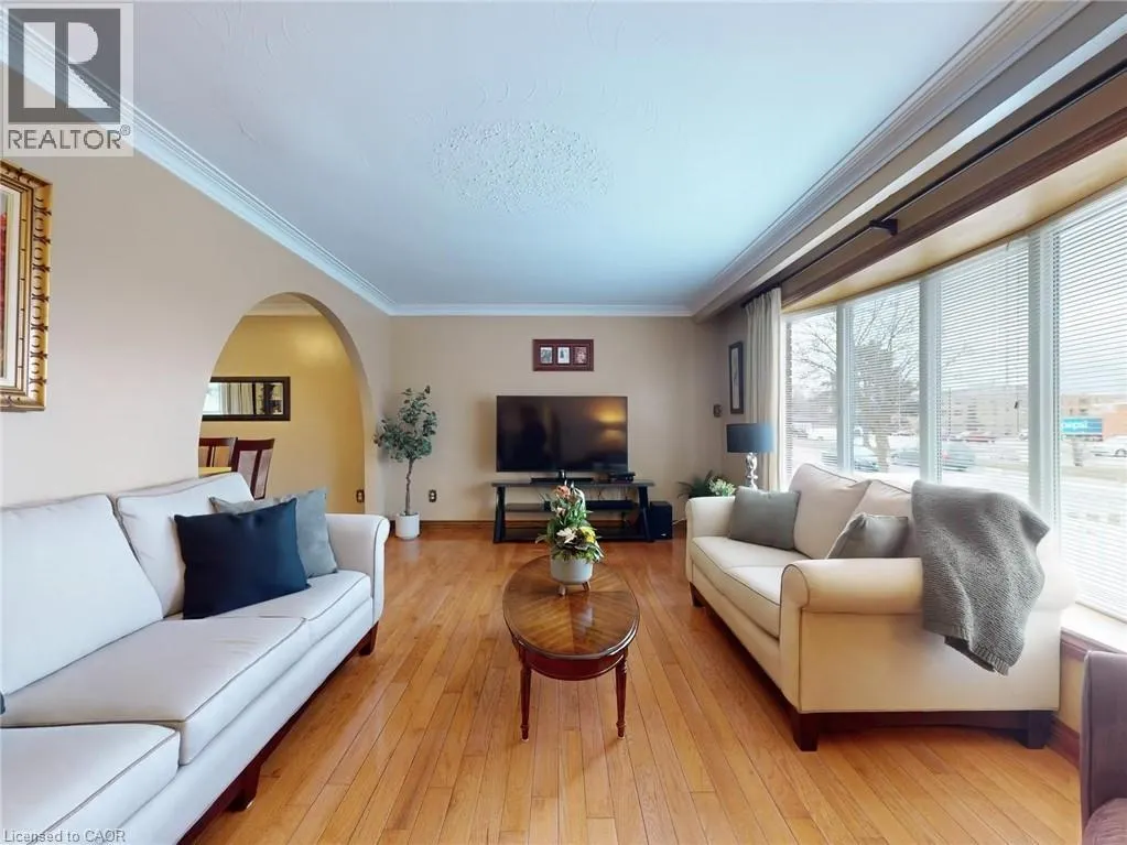 11 MEADOWLAND Gate